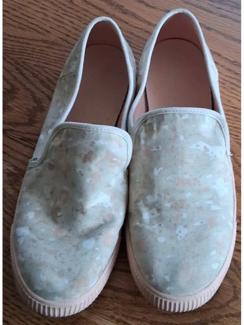TOMS Clemente slip-on shoes\ cream, peach,gold fleck pattern\Size 9